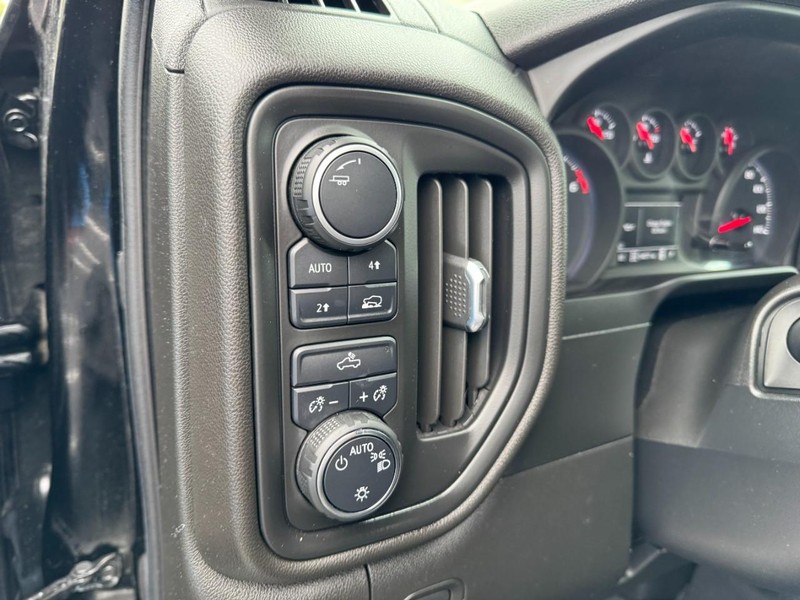Chevrolet Silverado 1500 LTD Vehicle Image 16
