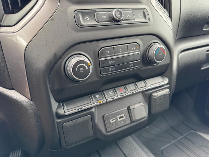 Chevrolet Silverado 1500 LTD Vehicle Image 18