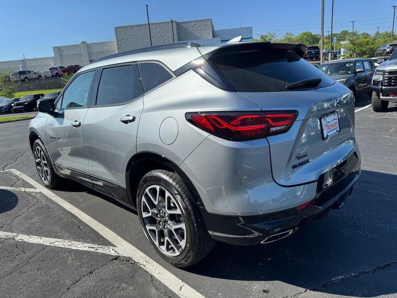 Chevrolet Blazer Vehicle Full-screen Gallery Image 05