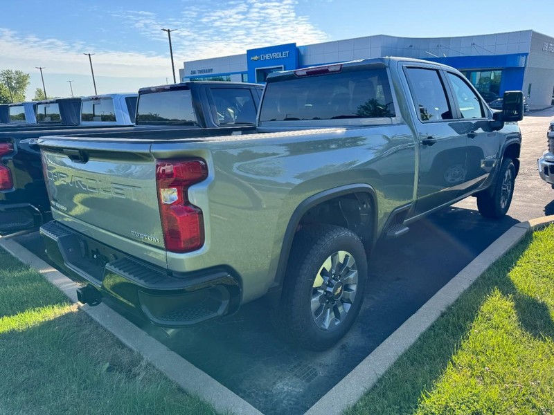 Chevrolet Silverado 2500HD Vehicle Image 02