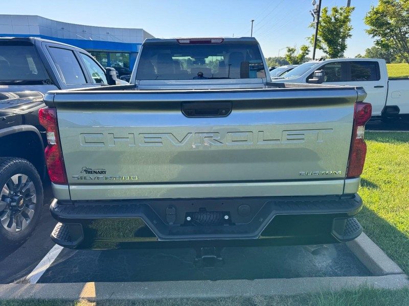 Chevrolet Silverado 2500HD Vehicle Image 04