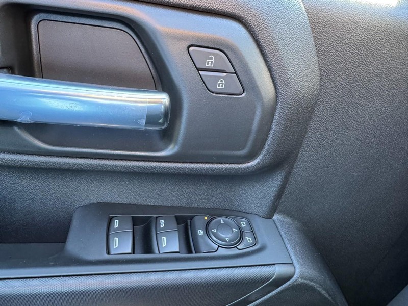 Chevrolet Silverado 2500HD Vehicle Image 10