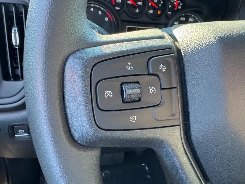 Chevrolet Silverado 2500HD Vehicle Image 11