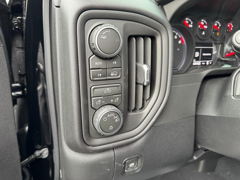 Chevrolet Silverado 1500 Vehicle Image 12