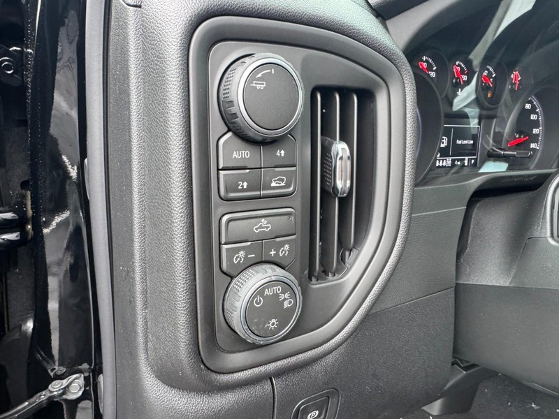 Chevrolet Silverado 1500 Vehicle Image 12