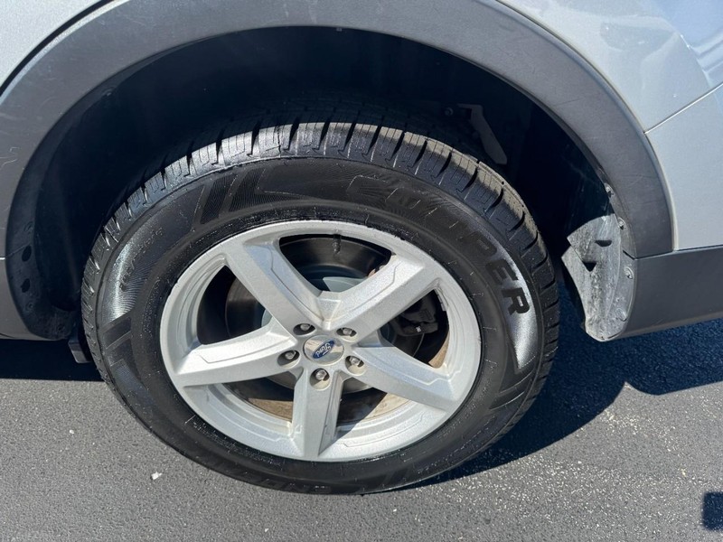 Ford Explorer Vehicle Image 07