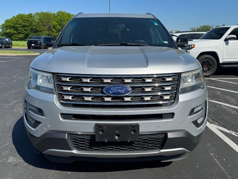 Ford Explorer Vehicle Image 09