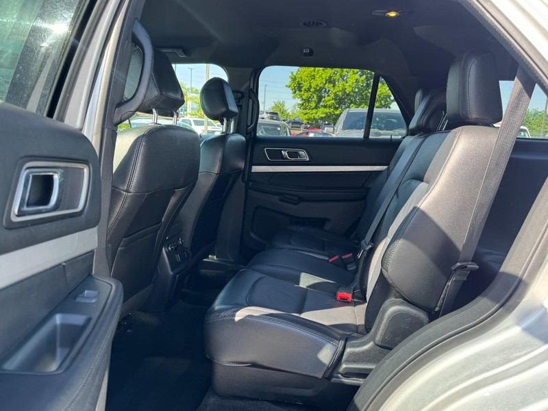 Ford Explorer Vehicle Image 10