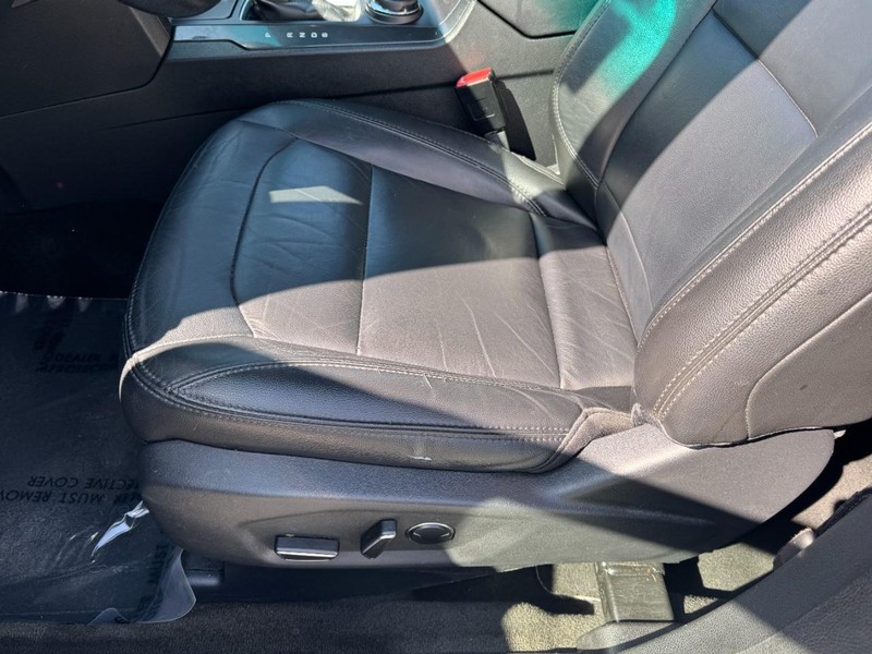 Ford Explorer Vehicle Image 15