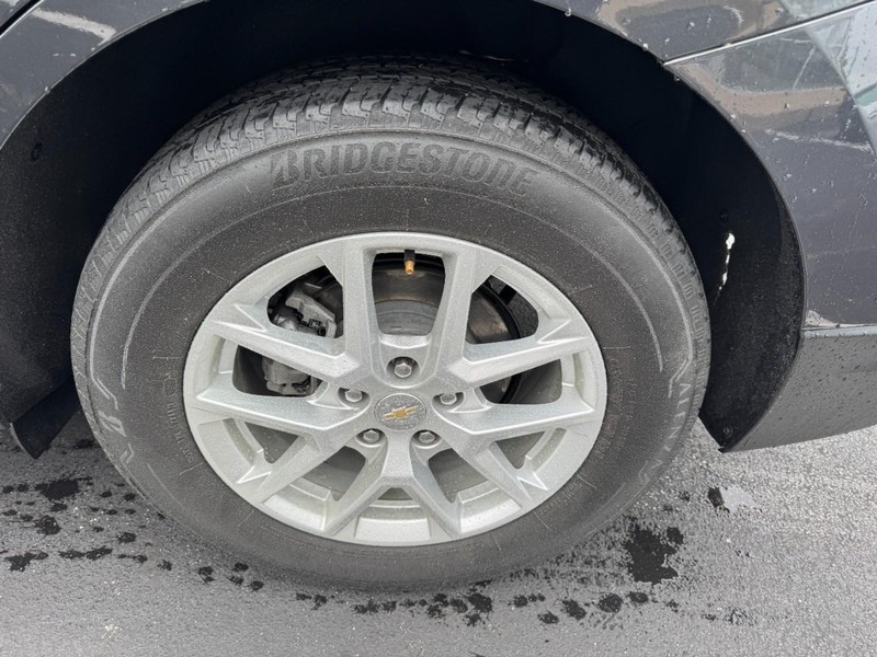 Chevrolet Equinox Vehicle Full-screen Gallery Image 07