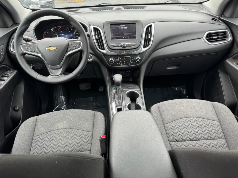 Chevrolet Equinox Vehicle Full-screen Gallery Image 11