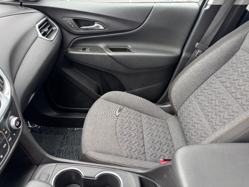 Chevrolet Equinox Vehicle Full-screen Gallery Image 14