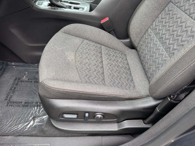 Chevrolet Equinox Vehicle Full-screen Gallery Image 15