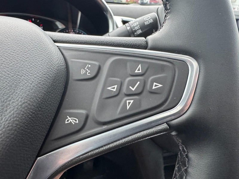 Chevrolet Equinox Vehicle Full-screen Gallery Image 18