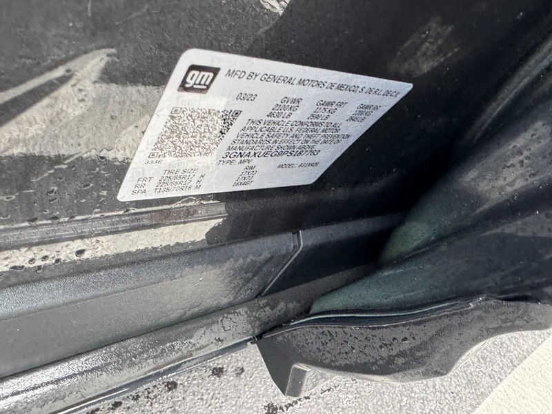 Chevrolet Equinox Vehicle Full-screen Gallery Image 24