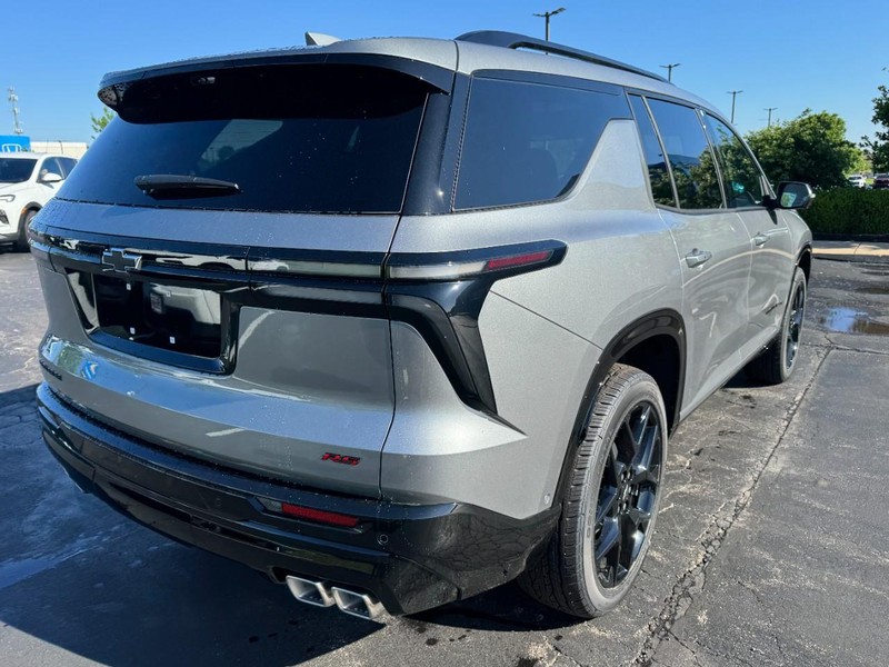 Chevrolet Traverse Vehicle Image 03