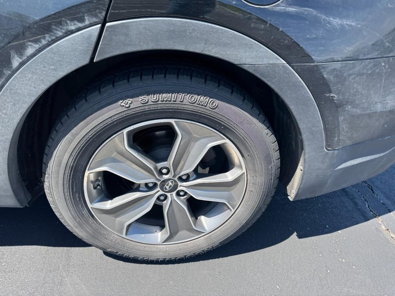 Hyundai Santa Fe Vehicle Image 05