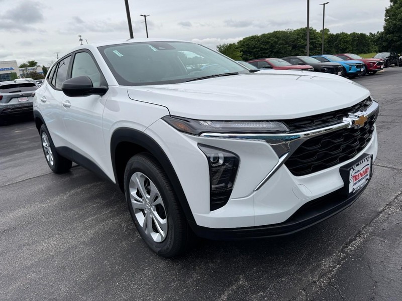 Chevrolet Trax Vehicle Image 02