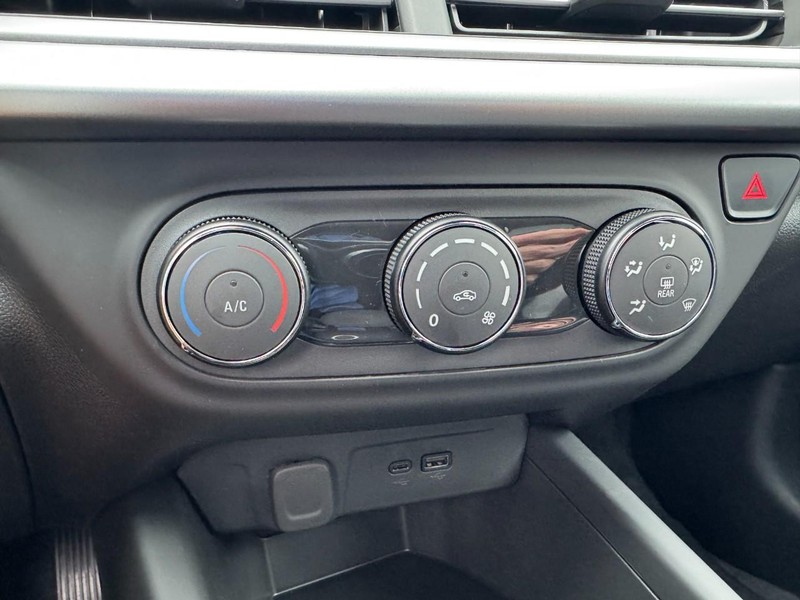 Chevrolet Trax Vehicle Image 14