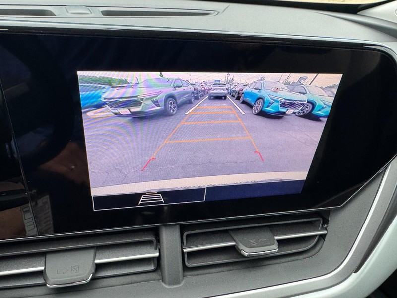 Chevrolet Trax Vehicle Image 16