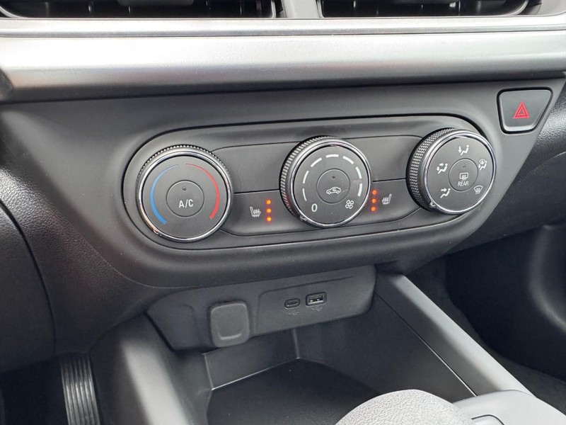 Chevrolet Trax Vehicle Image 13