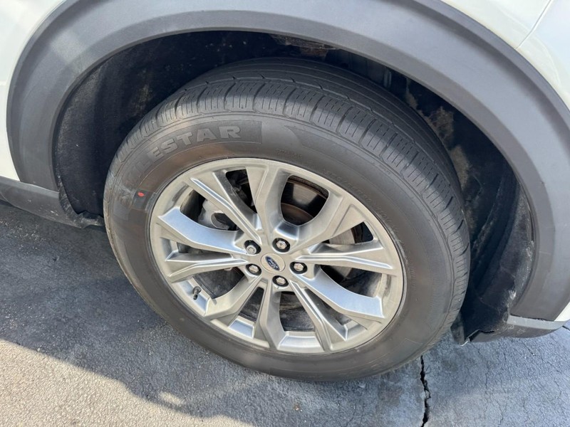 Ford Explorer Vehicle Image 05