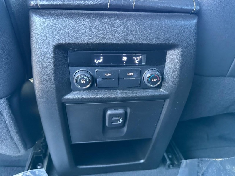 Chevrolet Traverse Vehicle Image 11