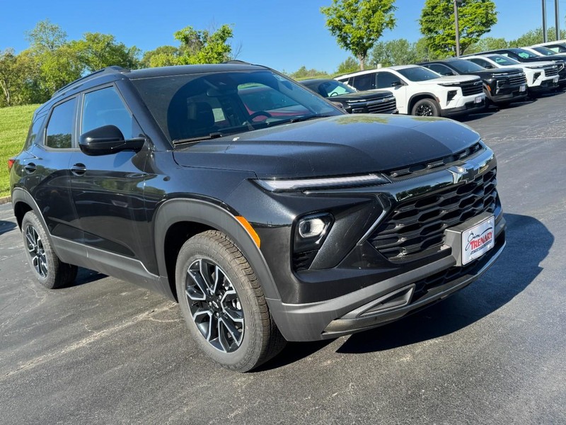 Chevrolet TrailBlazer Vehicle Image 02