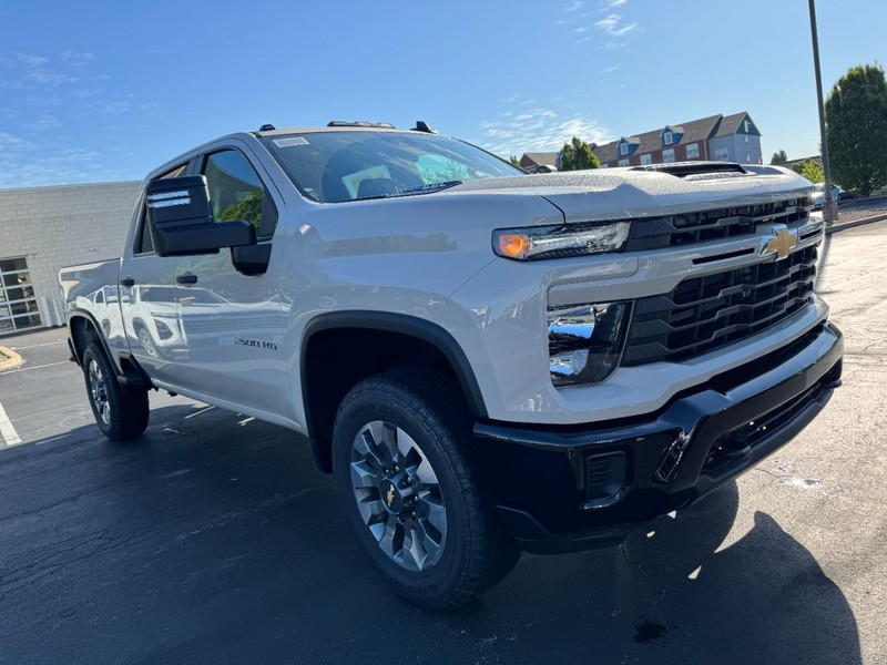 Chevrolet Silverado 2500HD Vehicle Image 02