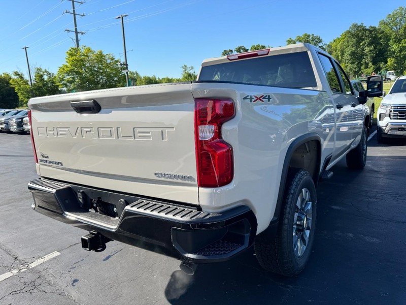 Chevrolet Silverado 2500HD Vehicle Image 04
