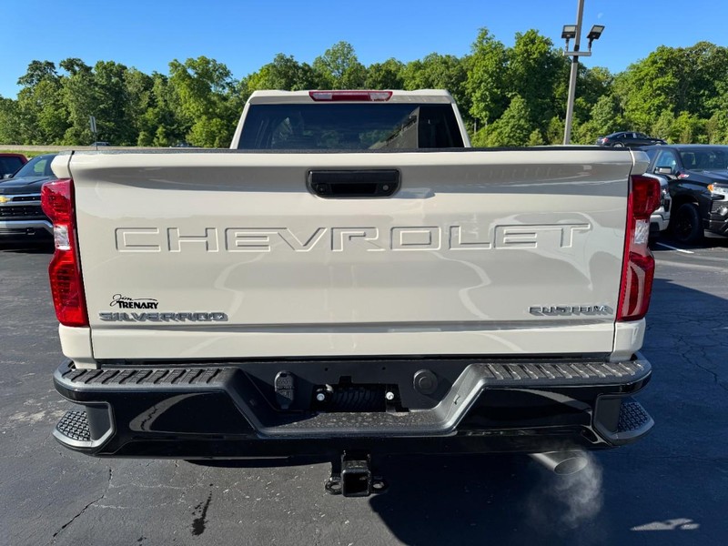 Chevrolet Silverado 2500HD Vehicle Image 05