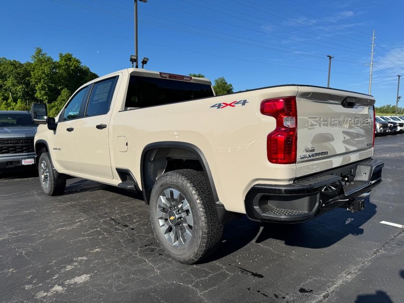 Chevrolet Silverado 2500HD Vehicle Image 06