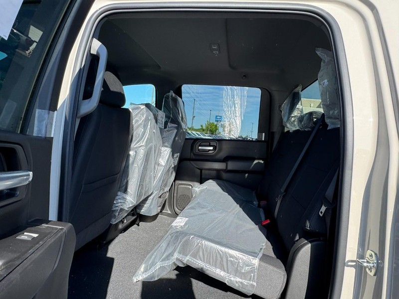 Chevrolet Silverado 2500HD Vehicle Image 09
