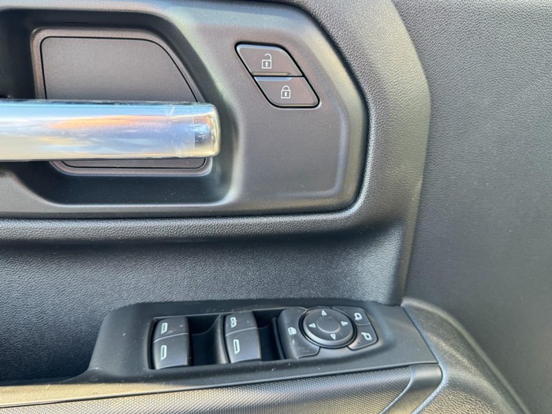 Chevrolet Silverado 2500HD Vehicle Image 11