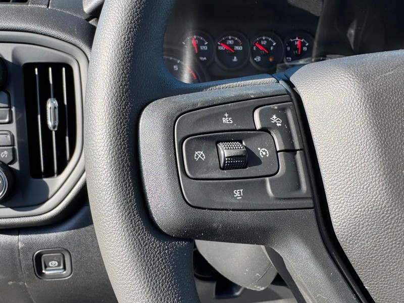 Chevrolet Silverado 2500HD Vehicle Image 13
