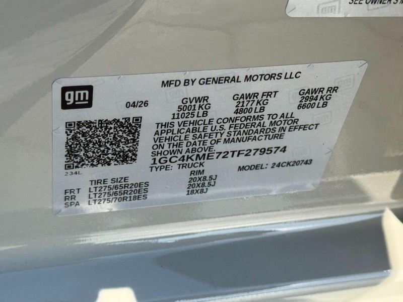 Chevrolet Silverado 2500HD Vehicle Image 18