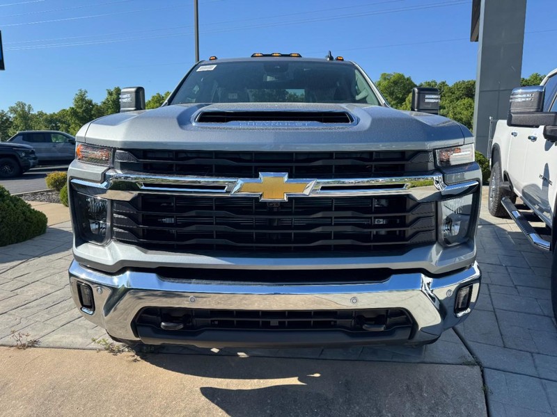 Chevrolet Silverado 2500HD Vehicle Image 02
