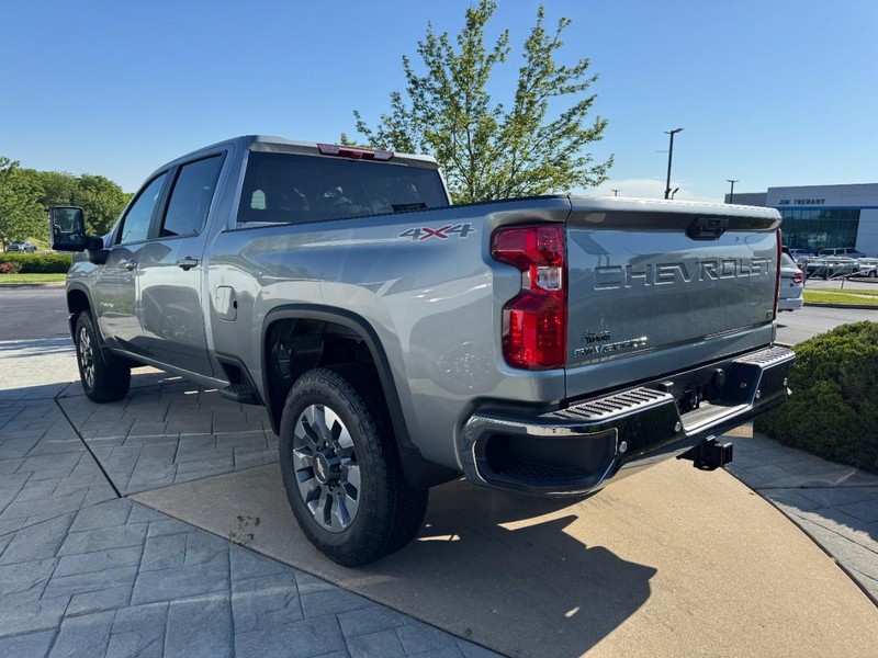 Chevrolet Silverado 2500HD Vehicle Image 03