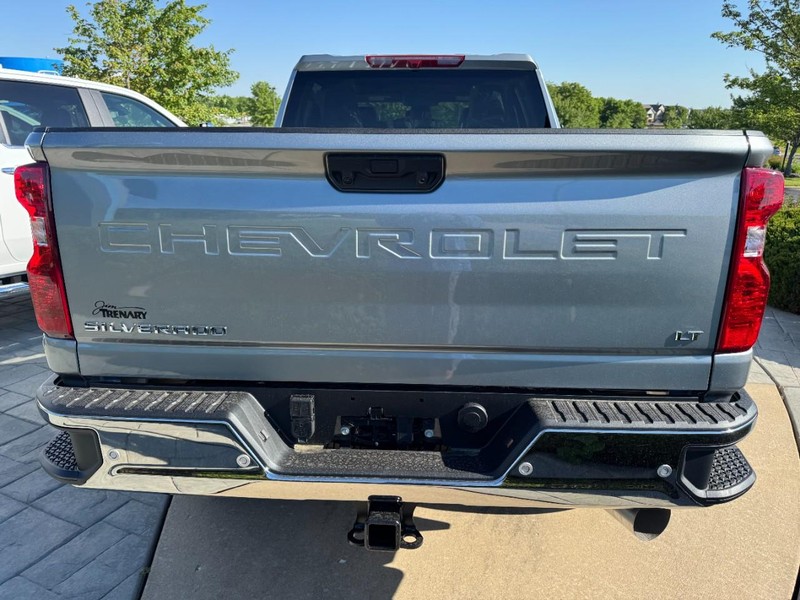 Chevrolet Silverado 2500HD Vehicle Image 04