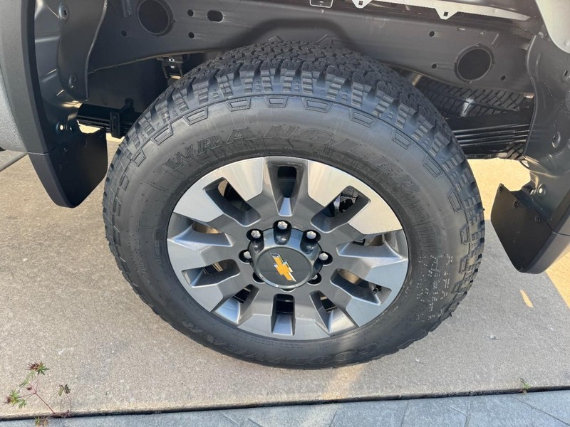 Chevrolet Silverado 2500HD Vehicle Image 05