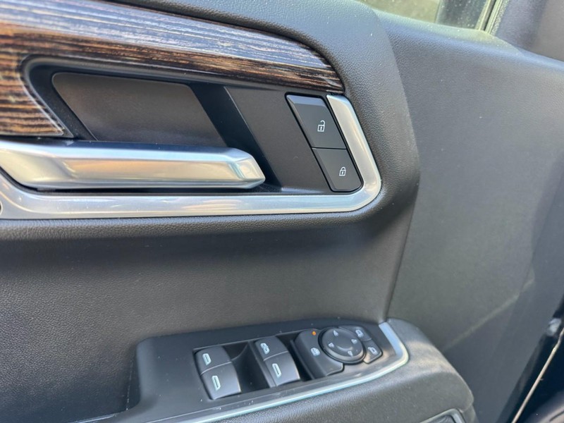 GMC Sierra 1500 Vehicle Image 16