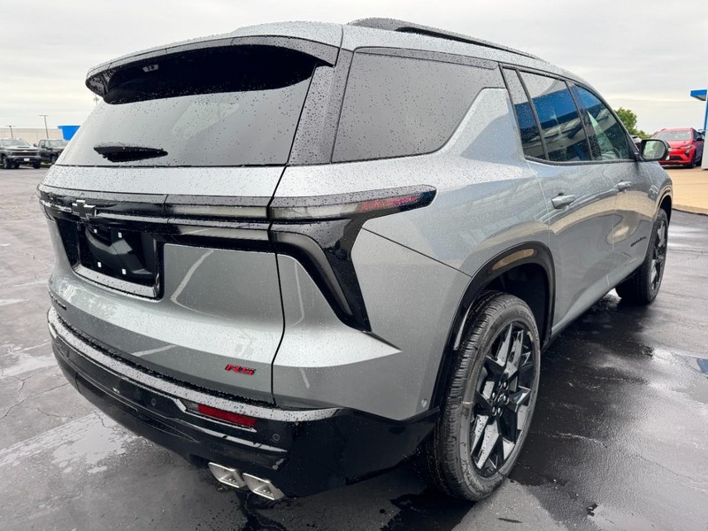 Chevrolet Traverse Vehicle Image 03