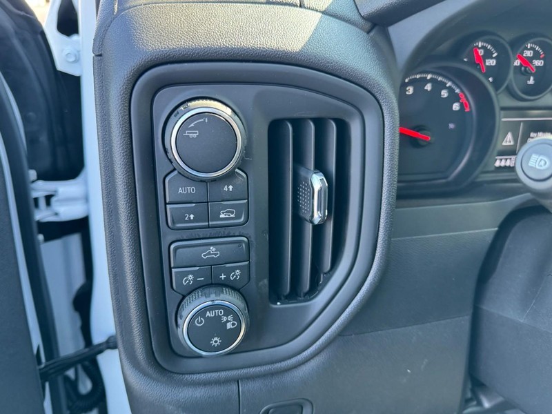 Chevrolet Silverado 1500 Vehicle Image 12