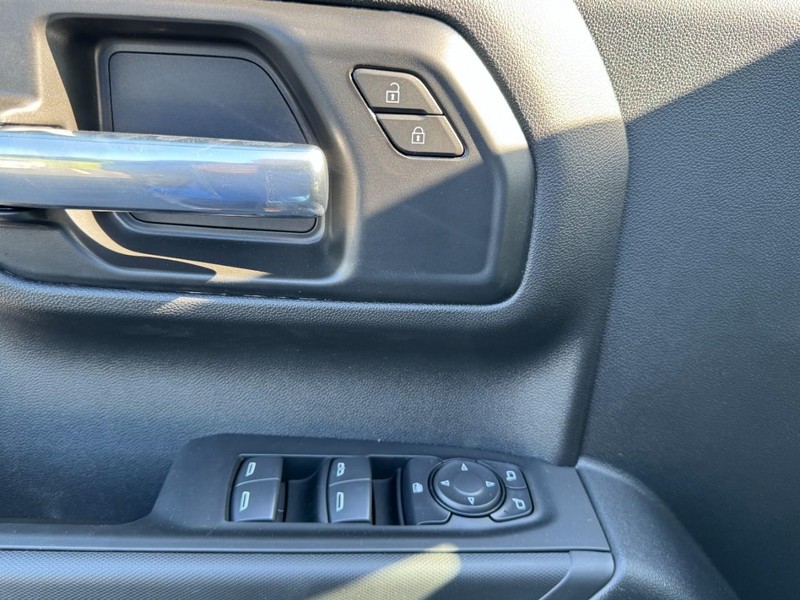Chevrolet Silverado 1500 Vehicle Image 12