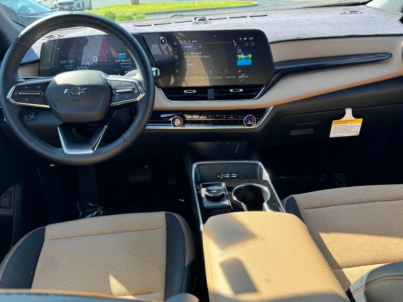 Chevrolet Equinox Vehicle Image 11