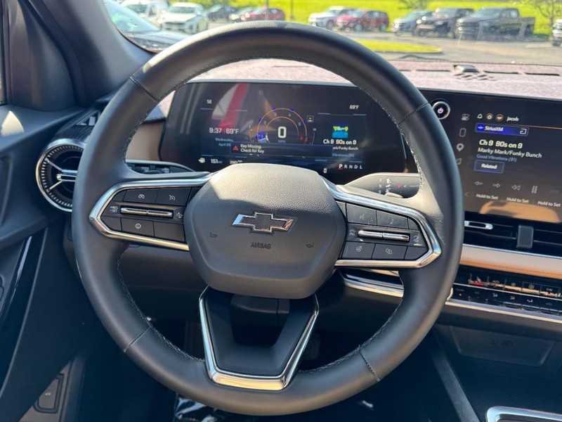 Chevrolet Equinox Vehicle Image 12