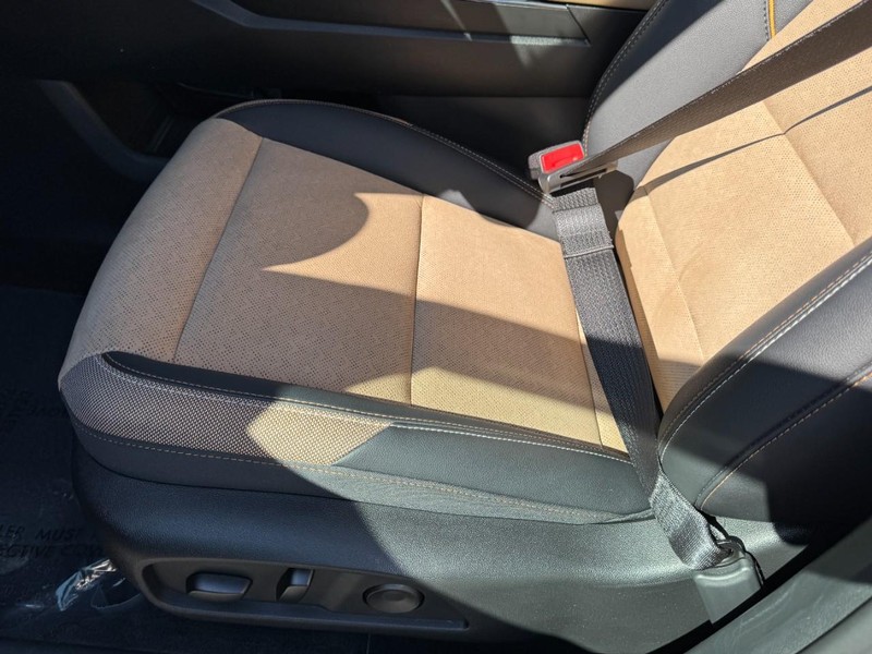 Chevrolet Equinox Vehicle Image 14