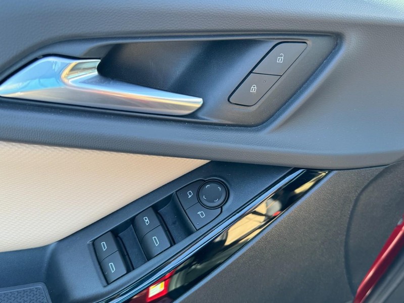 Chevrolet Equinox Vehicle Image 15