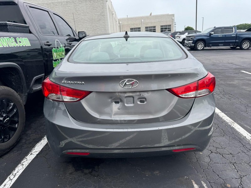 Hyundai Elantra Vehicle Image 05