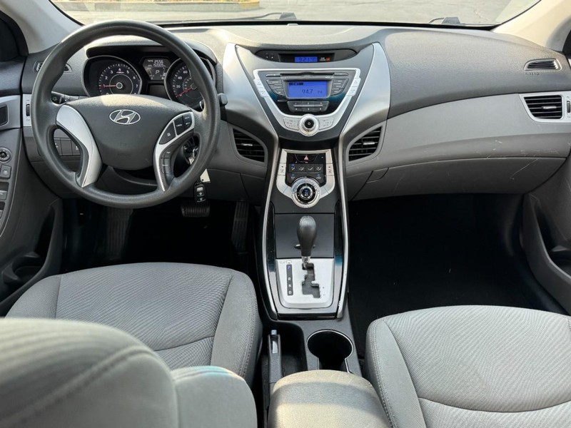 Hyundai Elantra Vehicle Image 10